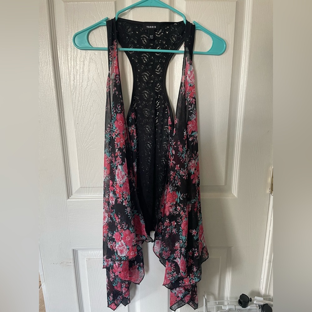 Torrid size 0/1 Lace and floral top
